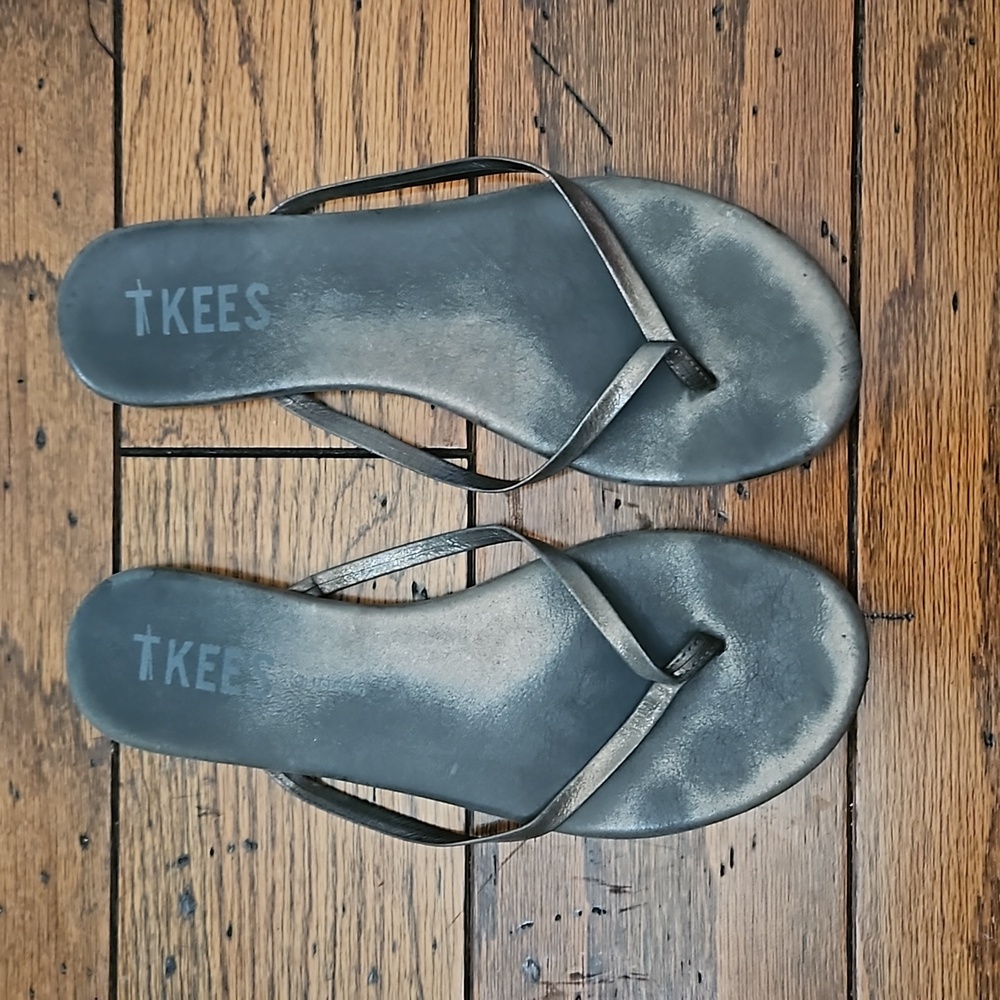 Tkees Metallic Pewter Flip Flops Size 10